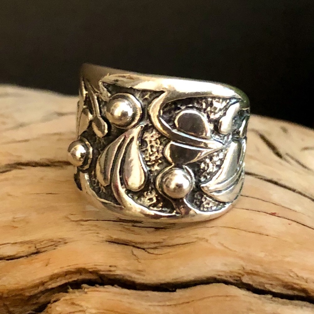 Silpada Holy Trinity Vine Ring